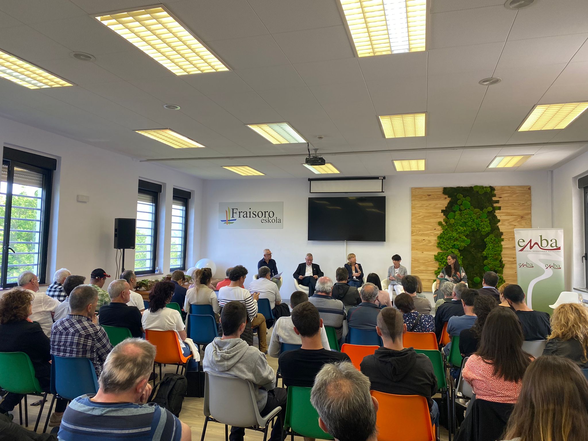 Una mesa redonda entre los candidatos forales de los partidos políticos de Gipuzkoa para incluir en la agenda política tanto la rentabilidad sectorial como la soberanía alimentaria